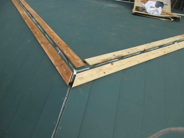 明石市　カバー工法　棟板金　下地設置
